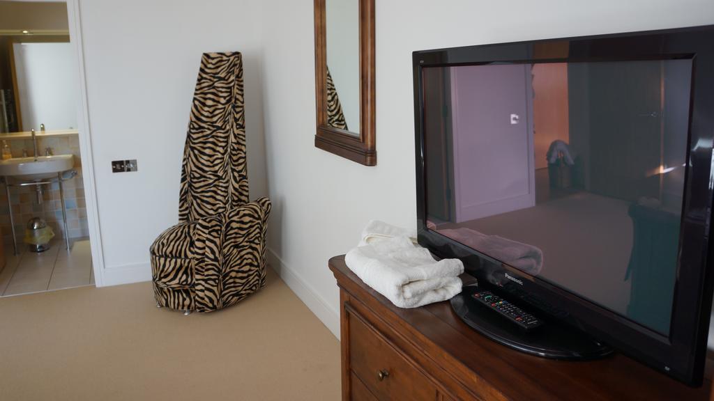 אינברנס Apartment 306 By The Bridge מראה חיצוני תמונה